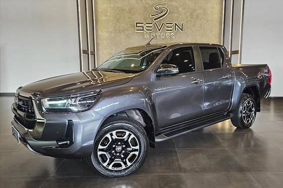 TOYOTA HILUX 2.8 D-4D TURBO DIESEL CD SRX 4X4 AUTOMÁTICO